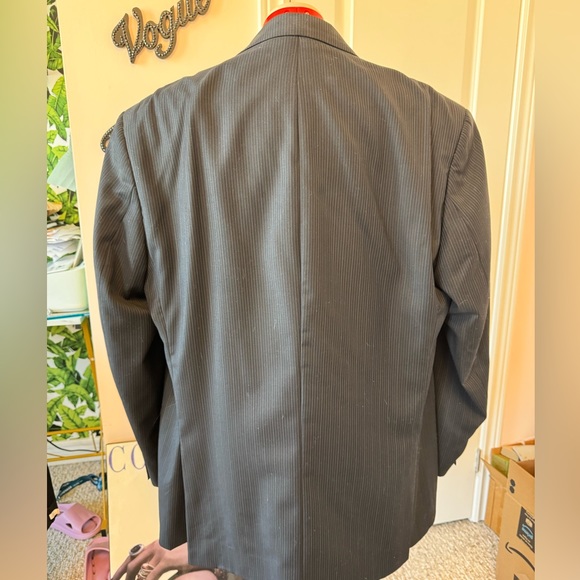Calvin Klein mens suit like new. Charcoal grey with pinstripes. Wool - Picture 11 of 16